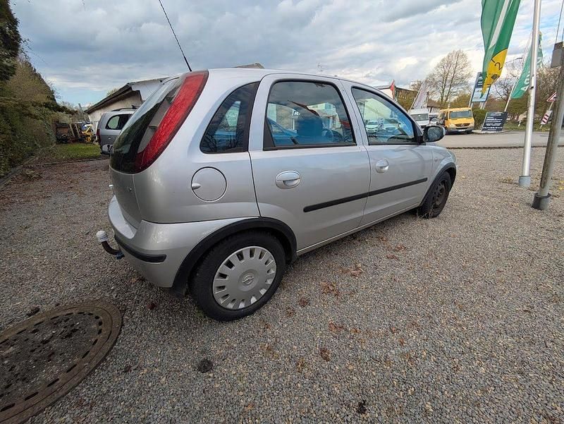 Usata Opel Corsa 75 CV (55 kW) 2004 Argento Utilitaria