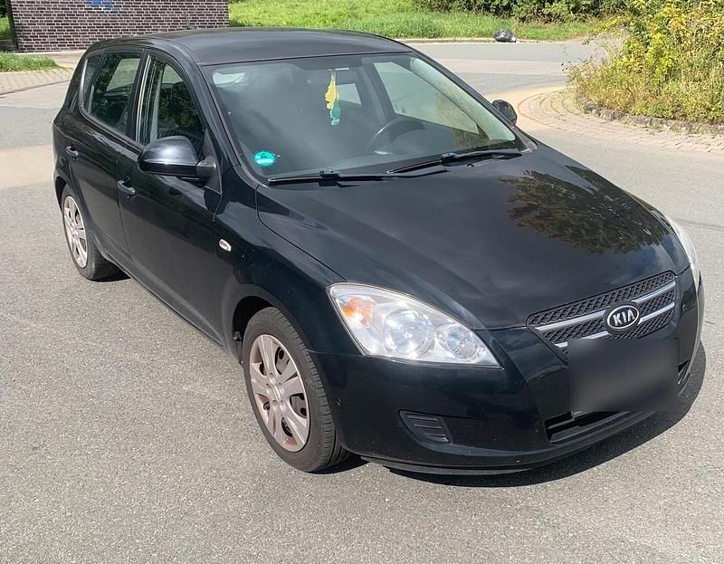 Schwarz Gebraucht 2008 Kia Ceed Limousine | 1.150 € - Bild 1/4