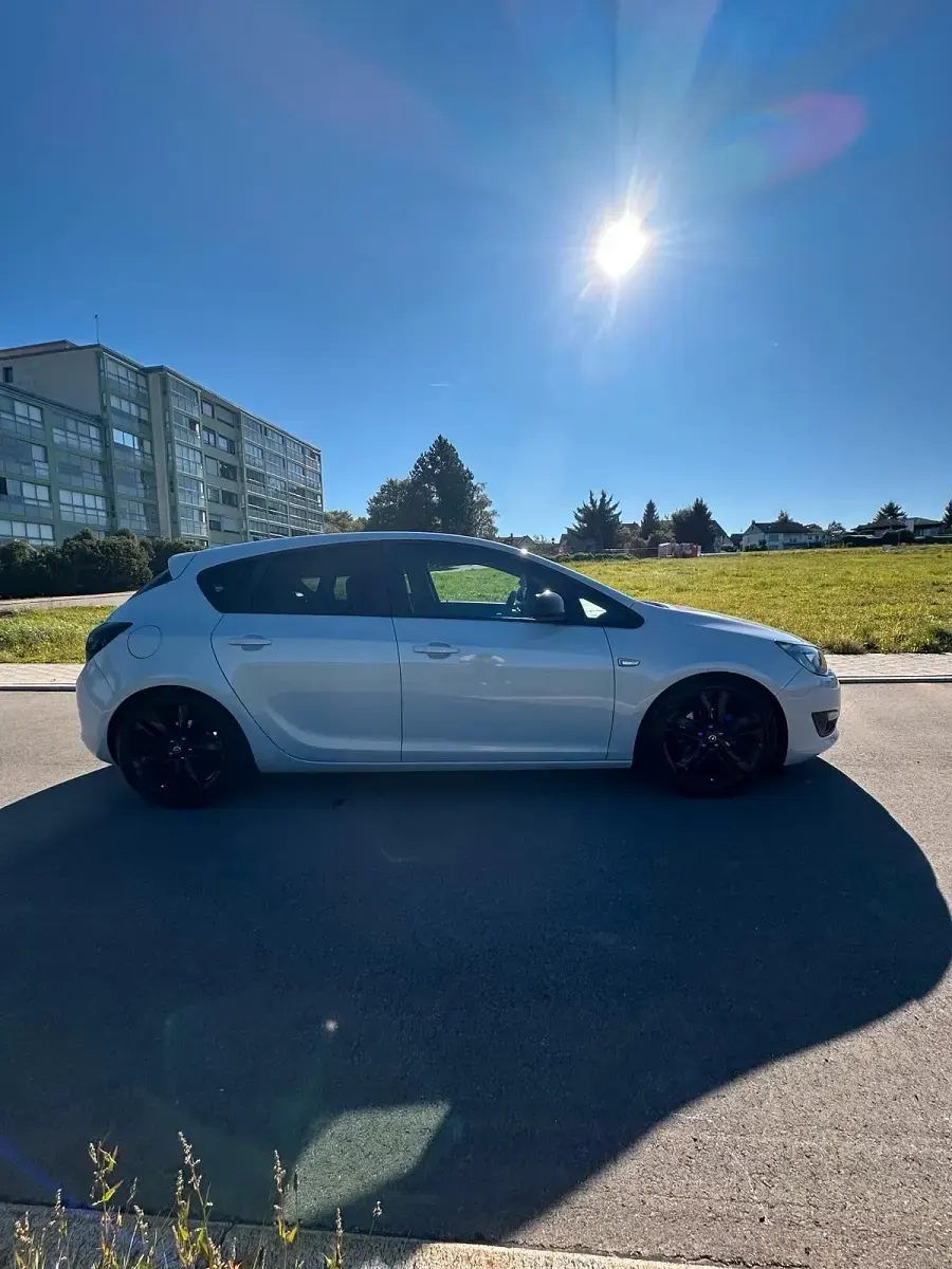 Gebraucht Opel Astra 140 PS (102 kW) 2015 Grau Limousine