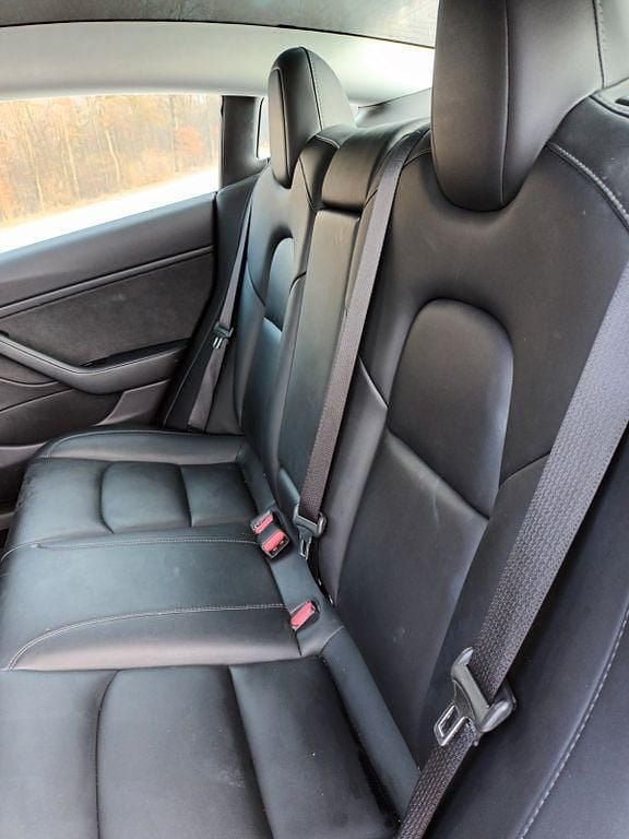 Gebraucht Tesla Model 3 Standard Range Plus 225 kW (306 PS) 2019 Rot Limousine