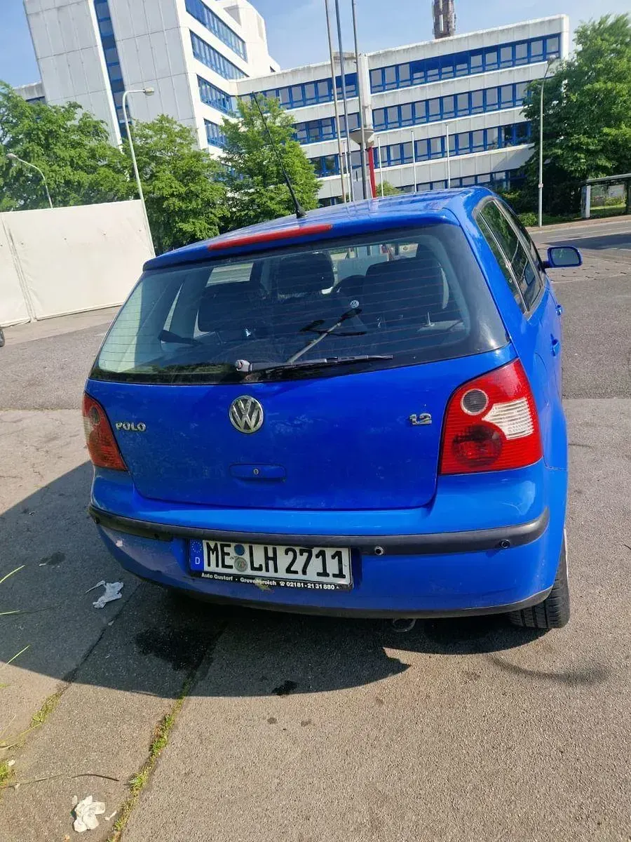 Używany VW Polo Basis 64 KM (47 kW) 2002 Niebieski Sedan/Limuzyna