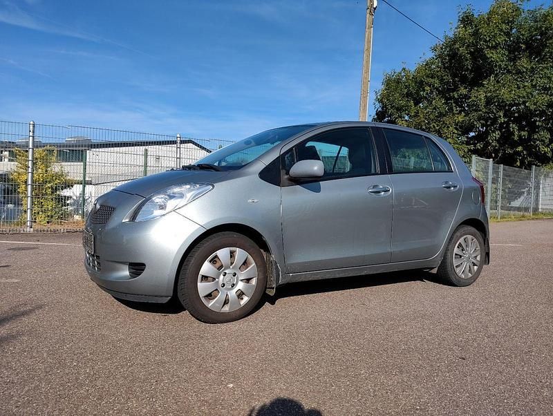 Silber Gebraucht 2006 Toyota Yaris Sol Kleinwagen | 1.900 € (Fairer Preis) - Bild 1/4
