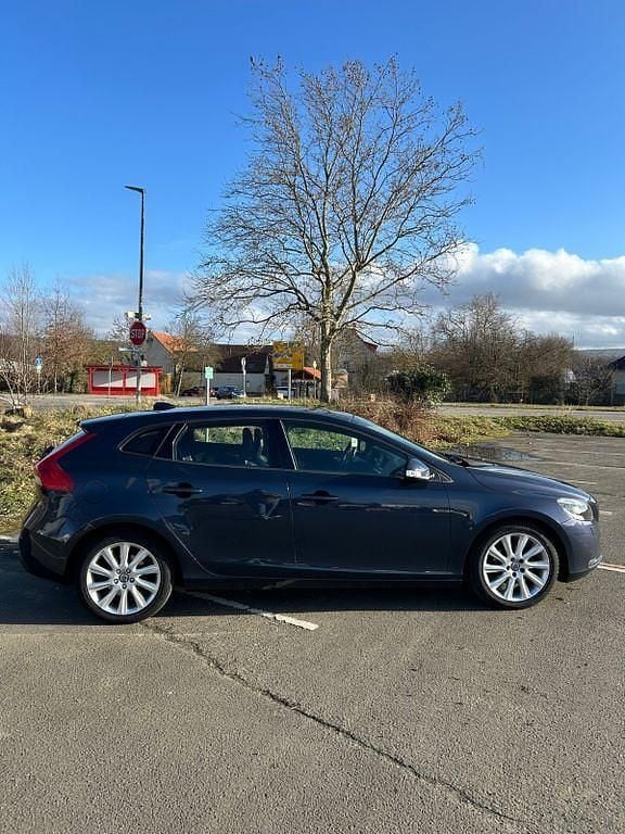 Gebraucht Volvo V40 You! 114 PS (83 kW) 2014 Blau Limousine