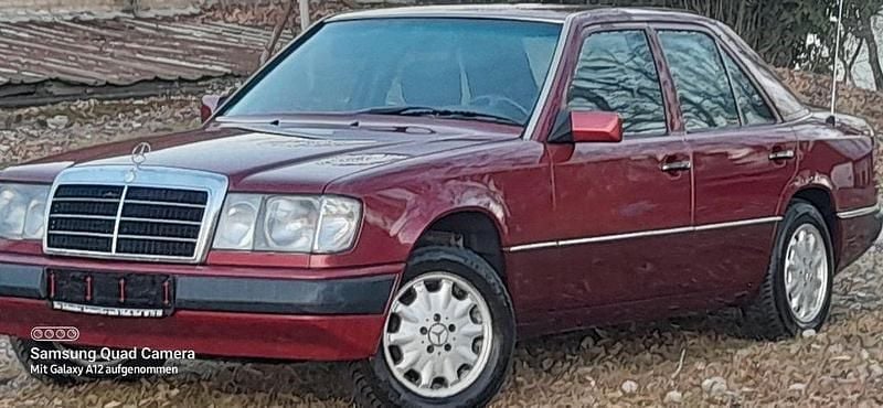 Gebraucht Mercedes 230 132 PS (97 kW) 1992 Rot Limousine