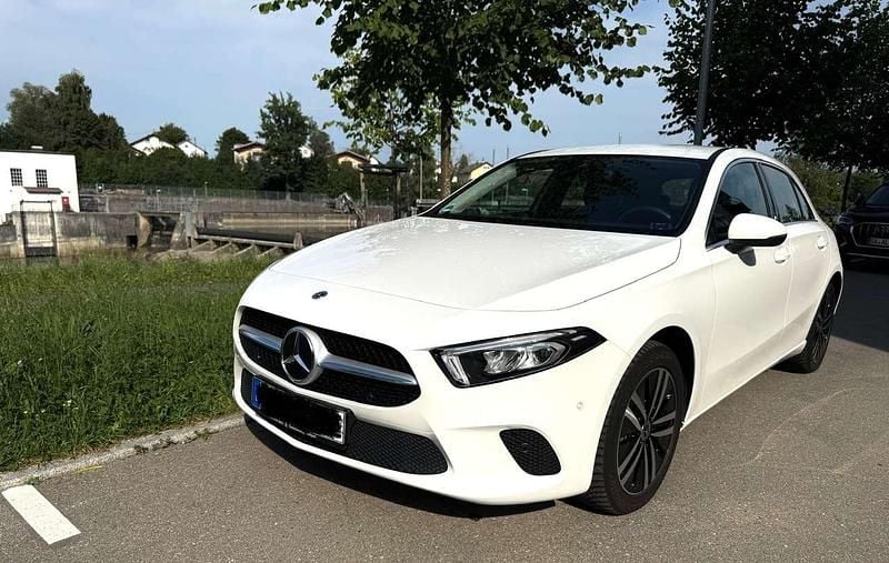 Weiß Gebraucht 2022 Mercedes A250 Kleinwagen | 25.900 € (Guter Preis) - Bild 1/4