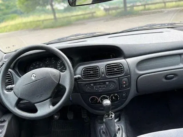 Gebraucht Renault Mégane II Expression 102 PS (75 kW) 2002 Grün Limousine