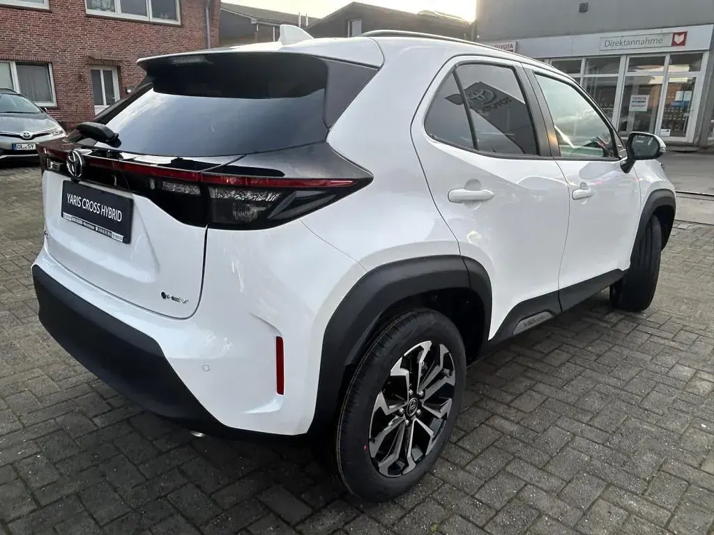 Gebraucht Toyota Yaris Cross 131 PS (96 kW) 2025 Schneeweiß SUV