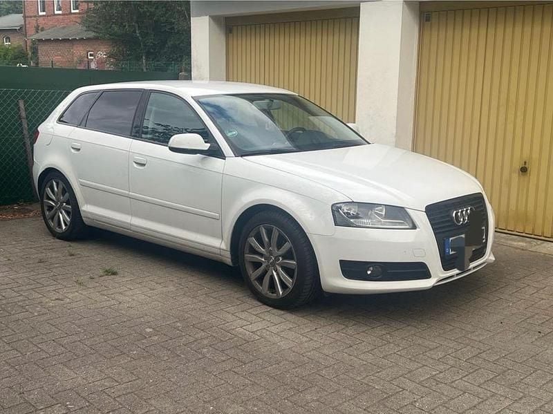 Gebraucht Audi A3 Ambiente 105 PS (77 kW) 2010 Weiß Kleinwagen