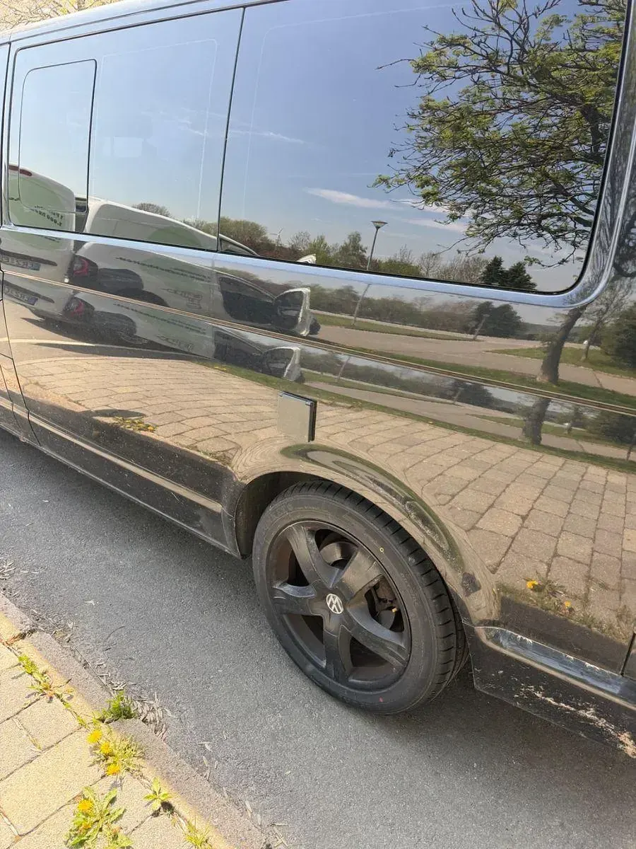 Second-hand VW Transporter 102 CP (75 kW) 2011 Negru Van