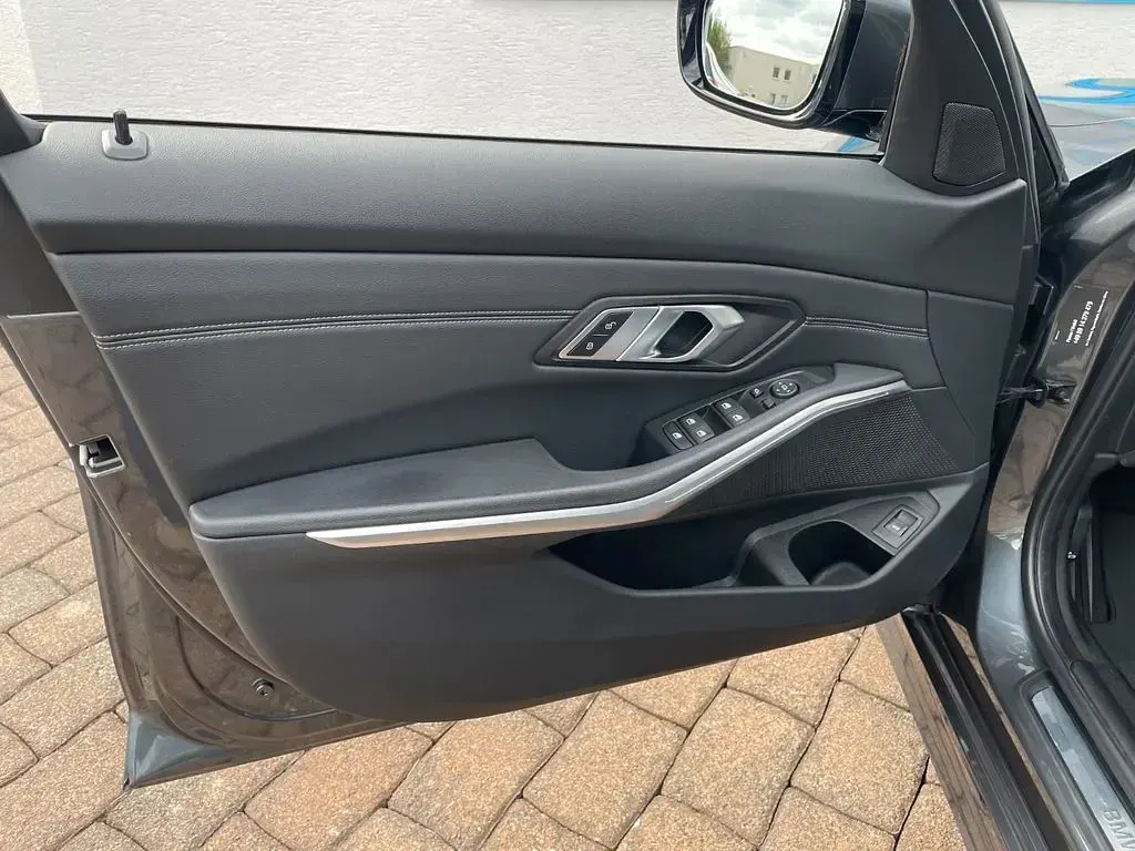 Gebraucht BMW 330 Sport Line 265 PS (194 kW) 2019 Andere Limousine