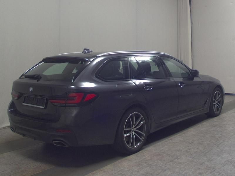 Gebraucht BMW 520 M Sport 190 PS (139 kW) 2023 Grau Kombi