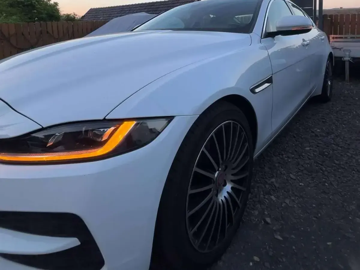 Gebraucht Jaguar XE R-Dynamic 250 PS (183 kW) 2019 Weiß Limousine