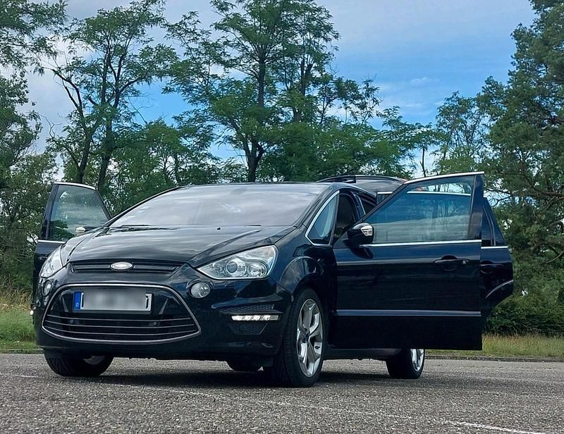Schwarz Gebraucht 2011 Ford S-MAX Titanium Van / Kleinbus | 4.200 € - Bild 1/4