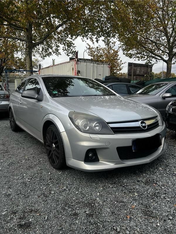 Silber Gebraucht 2005 Opel Astra GTC Coupé | 1.799 € - Bild 1/4