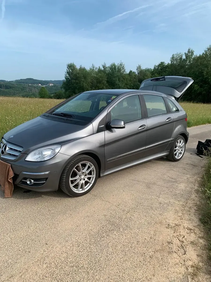 Gebraucht Mercedes B180 116 PS (85 kW) 2010 Grau Van / Kleinbus
