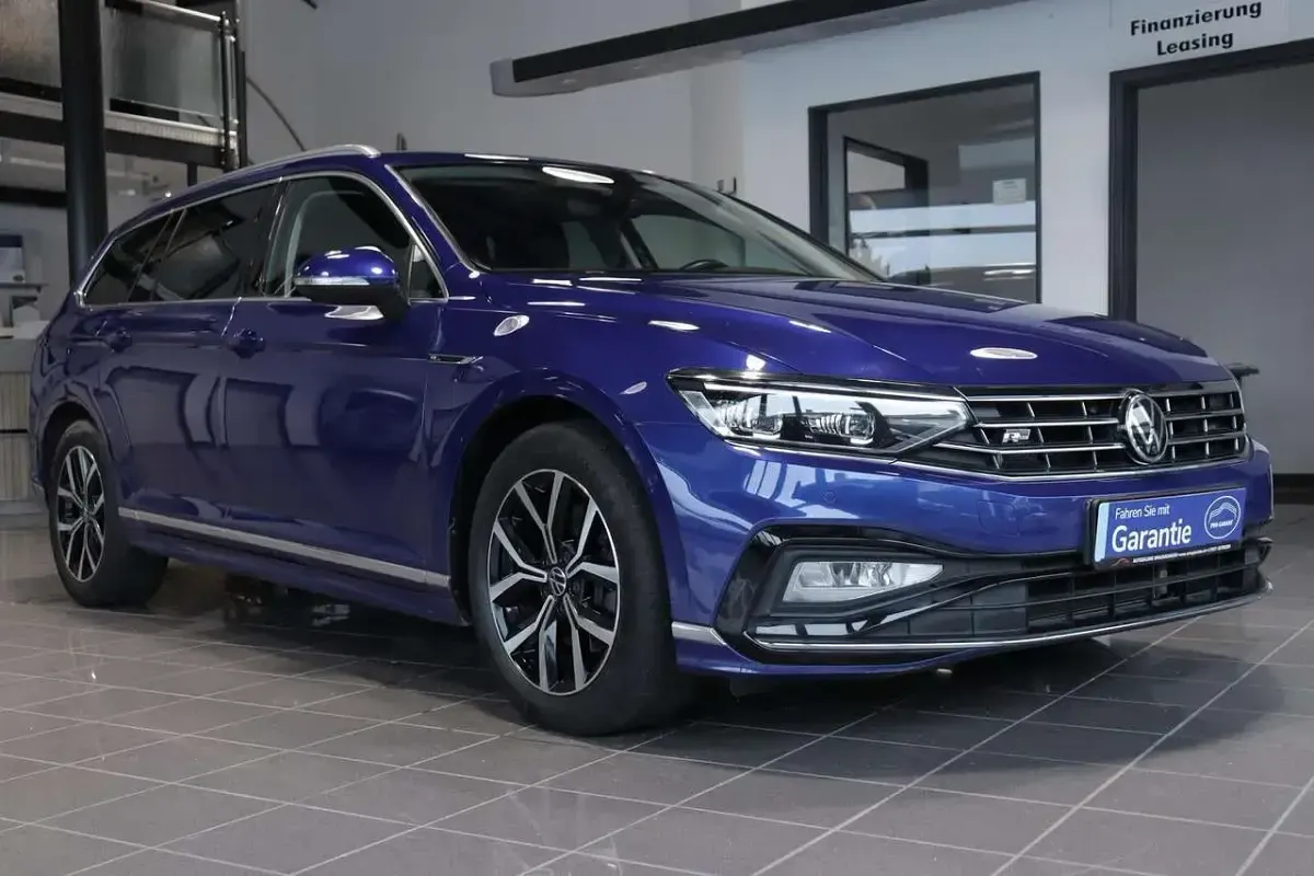 Usata VW Passat Business 200 CV (147 kW) 2020 Blu Station wagon