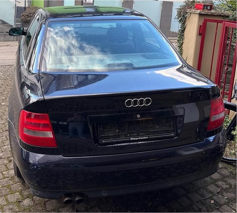 Second-hand Audi A4 164 CP (120 kW) 2000 Albastru Berlinǎ