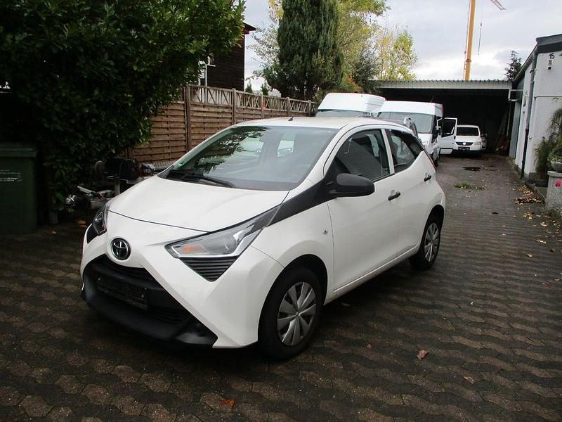 Weiß Gebraucht 2020 Toyota Aygo Kleinwagen | 6.800 € (Superpreis) - Bild 1/4