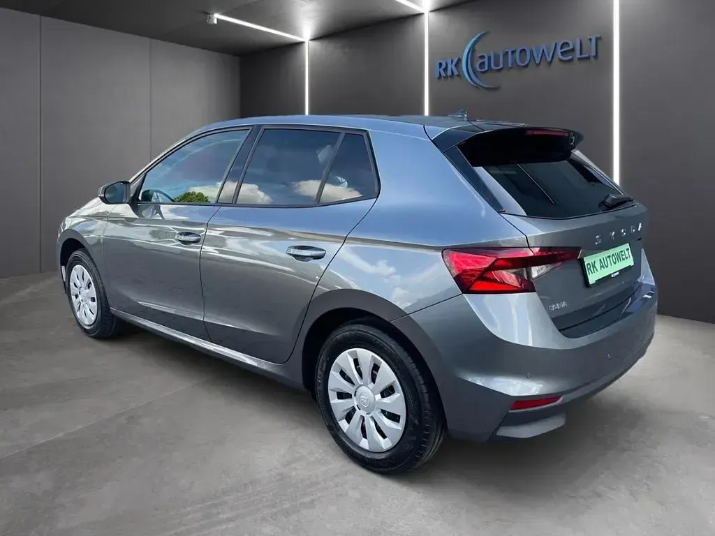 Neu Skoda Fabia Essence 80 PS (58 kW) 2026 Grau Kleinwagen