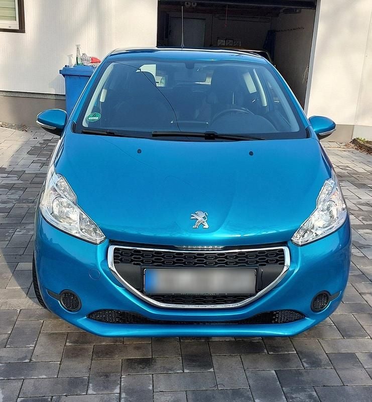 Second-hand Peugeot 208 Active 95 CP (69 kW) 2012 Albastru Hatchback