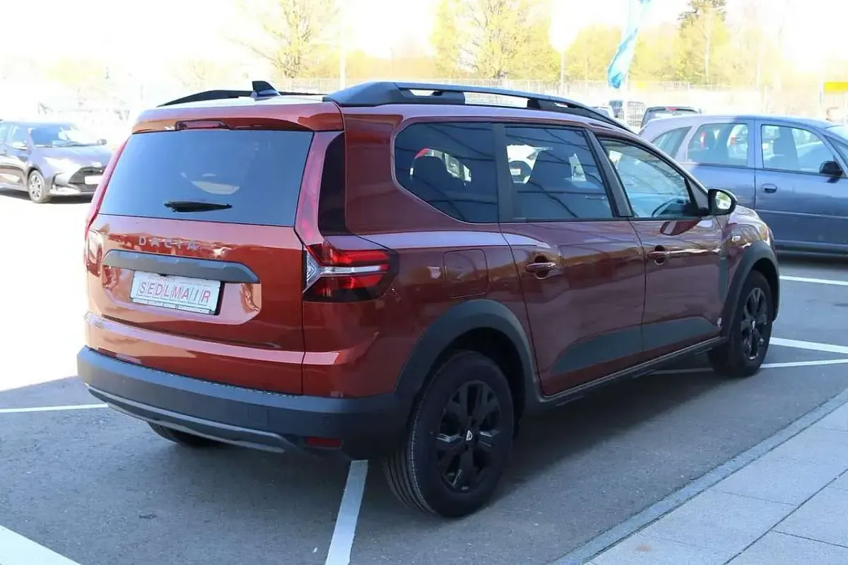 Usata Dacia Jogger Extreme 110 CV (80 kW) 2022 Marrone Monovolume