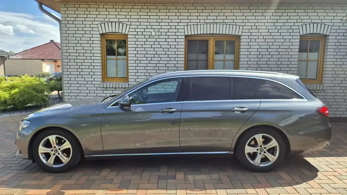 Gebraucht Mercedes E220 194 PS (142 kW) 2017 Grau Kombi