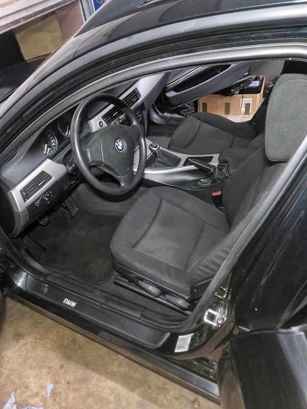 Gebraucht BMW 320 150 PS (110 kW) 2006 Schwarz Kombi