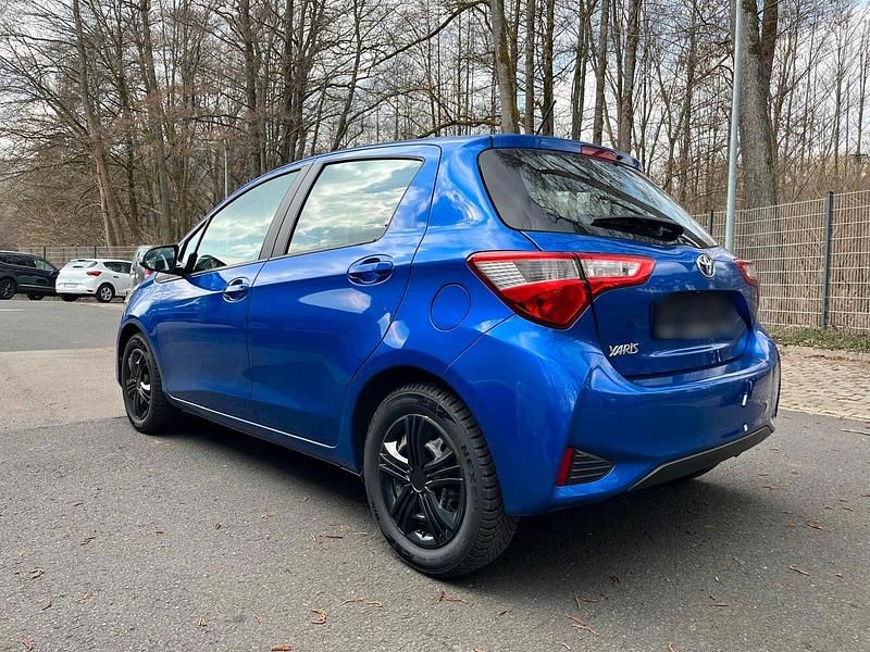 Gebraucht Toyota Yaris 69 PS (50 kW) 2017 Blau Kleinwagen