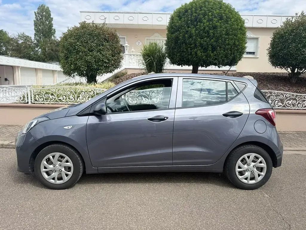 Gebraucht Hyundai i10 67 PS (49 kW) 2018 Grau Kleinwagen