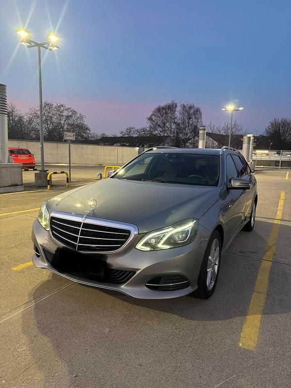Gebraucht Mercedes E220 Elegance 170 PS (125 kW) 2014 Grau Kombi