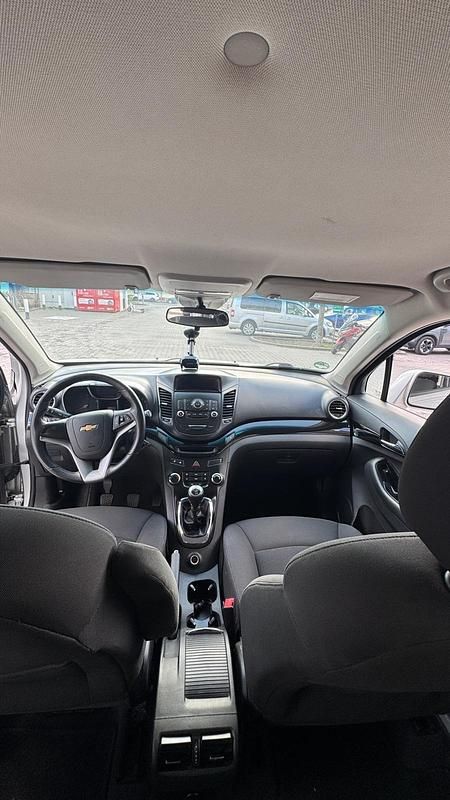 Gebraucht Chevrolet Orlando 141 PS (103 kW) 2011 Silber Van / Kleinbus