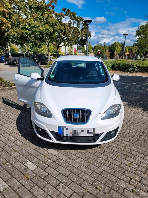 Weiß Gebraucht 2012 Seat Altea XL Van / Kleinbus | 1.800 € (Superpreis) - Bild 1/4