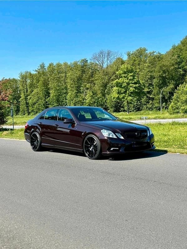 Braun Gebraucht 2010 Mercedes E350 Avantgarde Limousine | 17.000 € - Bild 1/4