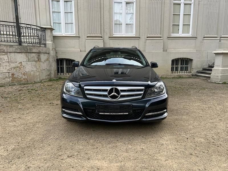 Gebraucht Mercedes C180 156 PS (114 kW) 2012 Schwarz Kombi