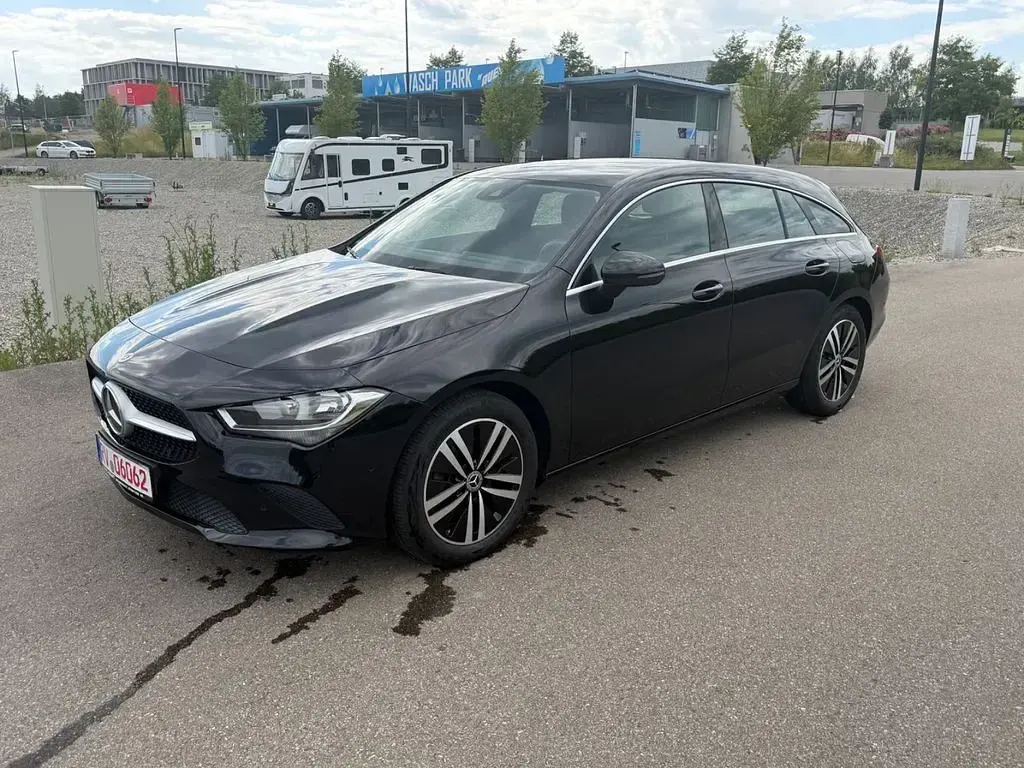 Gebraucht Mercedes CLA200 Shooting Brake 150 PS (110 kW) 2020 Schwarz Kombi