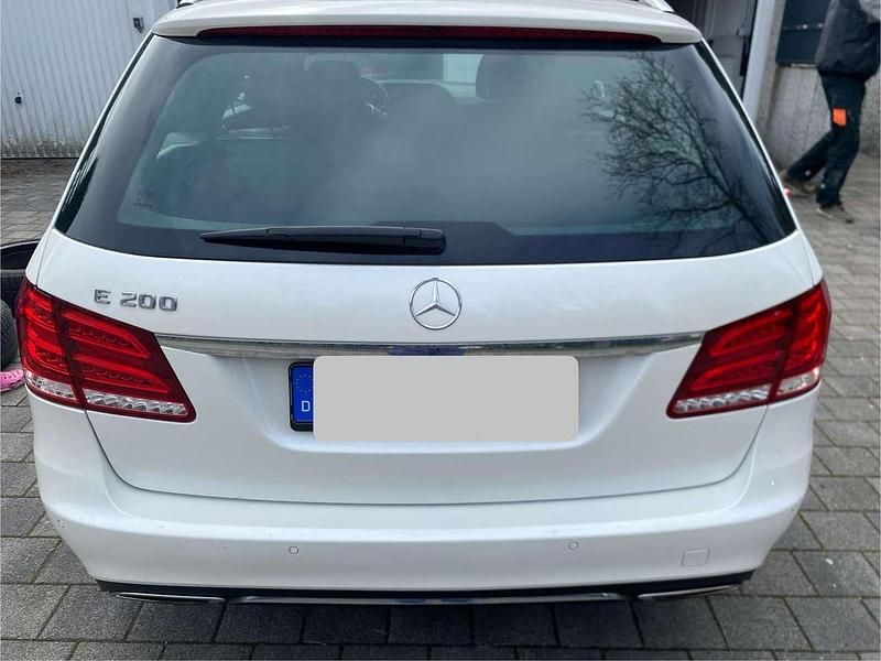Gebraucht Mercedes E200 Avantgarde 184 PS (135 kW) 2013 Weiß Kombi