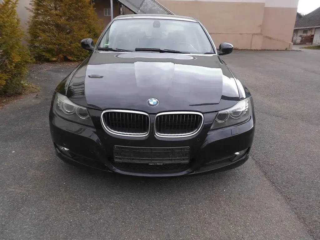 Gebraucht BMW 318 Comfort Edition 143 PS (105 kW) 2009 Schwarz Limousine