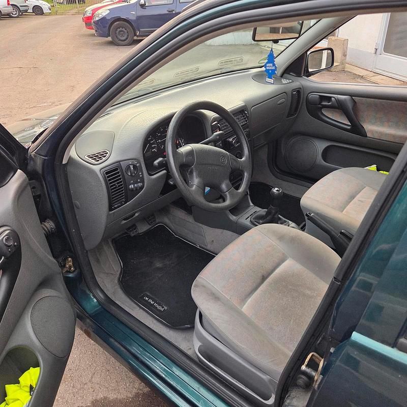 Usata VW Polo 60 CV (44 kW) 1997 Verde Utilitaria