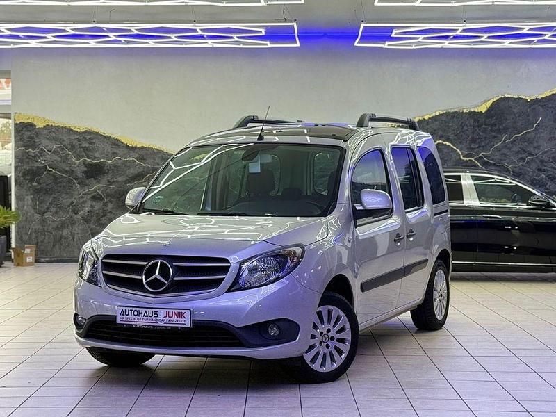 Silber Gebraucht 2018 Mercedes Citan 112 Kombi | 32.900 € - Bild 1/4