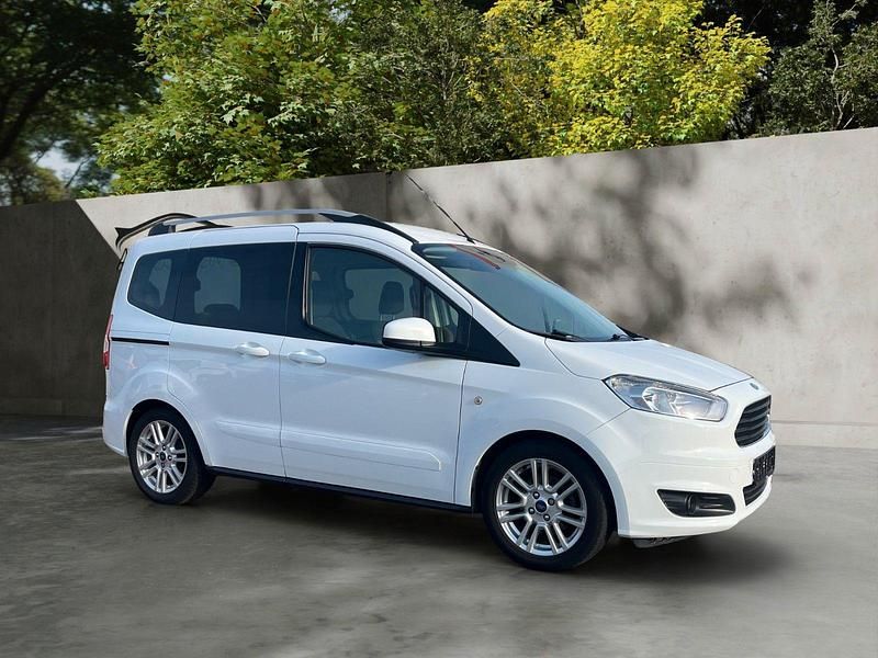 Weiß Gebraucht 2015 Ford Tourneo Titanium Kombi | 9.999 € (Superpreis) - Bild 1/3