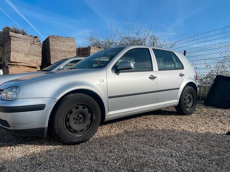 Gebraucht VW Golf IV 105 PS (77 kW) 2001 Silber Kleinwagen