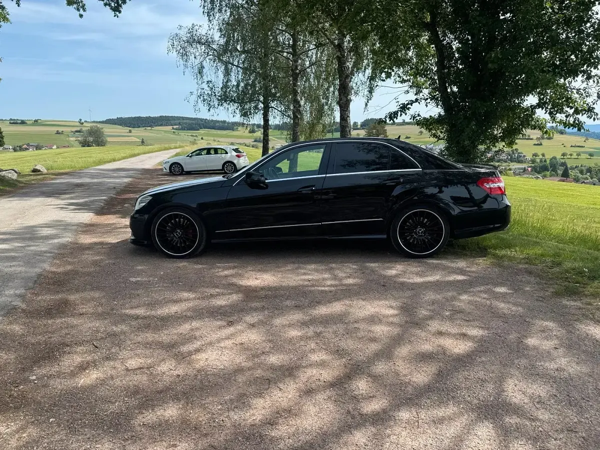 Gebraucht Mercedes E500 Avantgarde 388 PS (285 kW) 2009 Schwarz Limousine