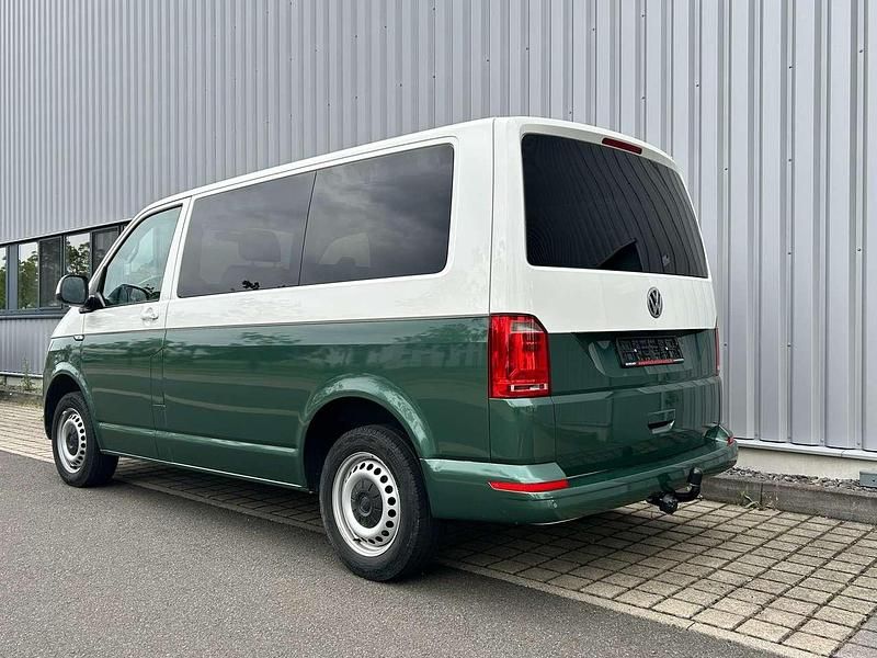 Gebraucht VW T6 150 PS (110 kW) 2019 Weiß und grün foliert Van