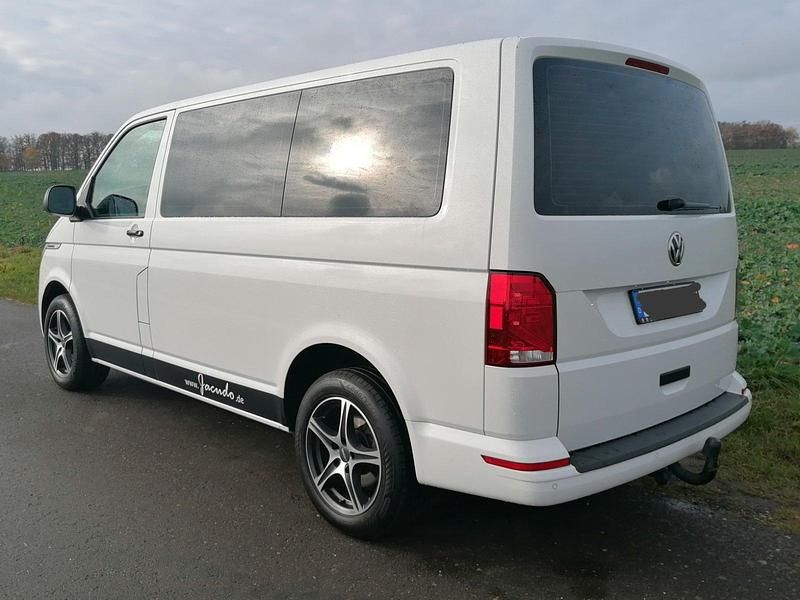 Gebraucht VW Multivan Trendline 150 PS (110 kW) 2020 Weiß Van / Kleinbus