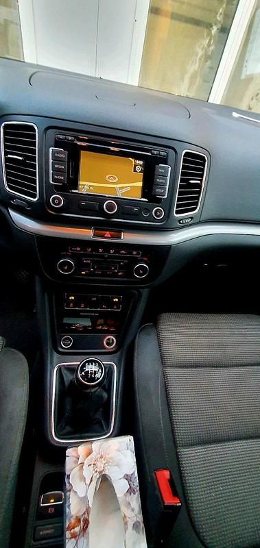 Gebraucht VW Sharan Comfortline 140 PS (102 kW) 2011 Grau Van / Kleinbus
