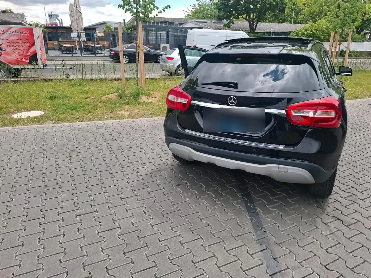 Gebraucht Mercedes GLA200 156 PS (114 kW) 2018 Schwarz SUV