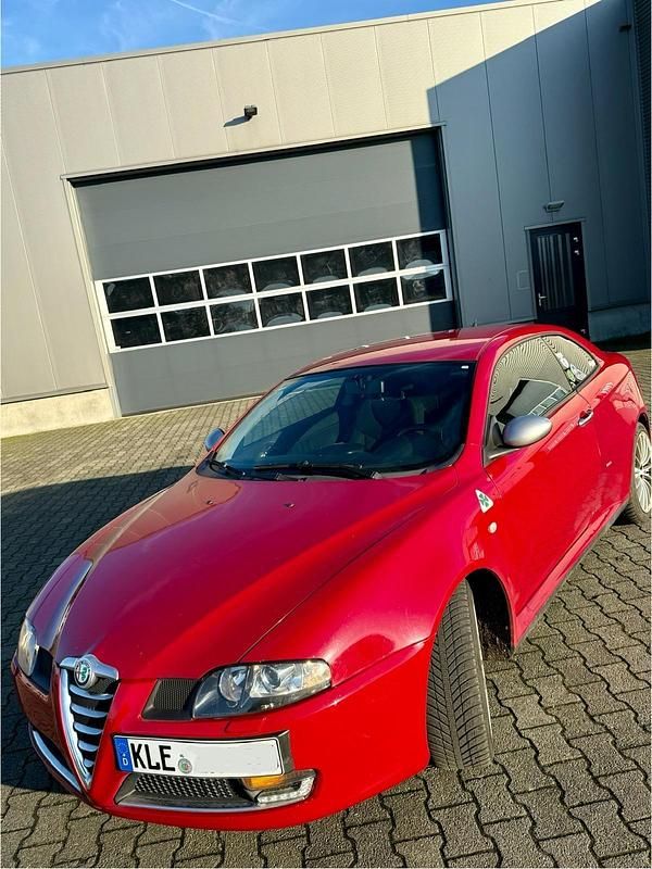 Rot Gebraucht 2007 Alfa Romeo GT Coupé | 3.300 € - Bild 1/4