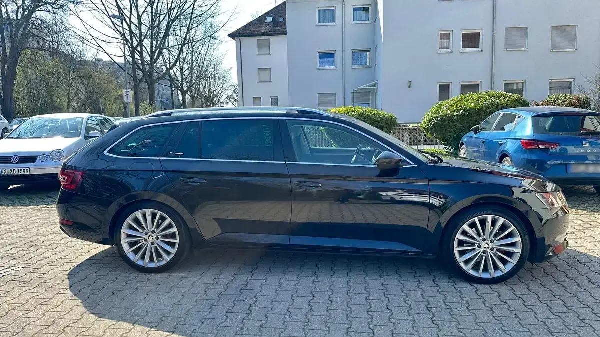 Gebraucht Skoda Superb 190 PS (139 kW) 2016 Schwarz Kombi