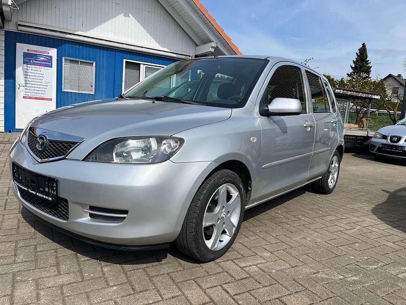 Silber Gebraucht 2006 Mazda 2 Limousine | 1.990 € (Fairer Preis) - Bild 1/4