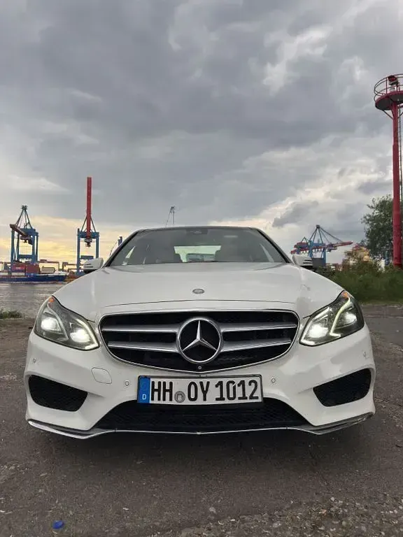 Gebraucht Mercedes E250 AMG 204 PS (150 kW) 2016 Weiß Limousine